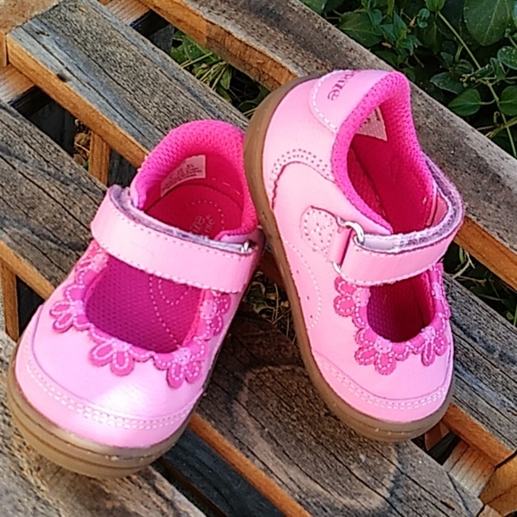 SIZE 4:SURPRIZE BABY SHOE - Picture 2 of 7